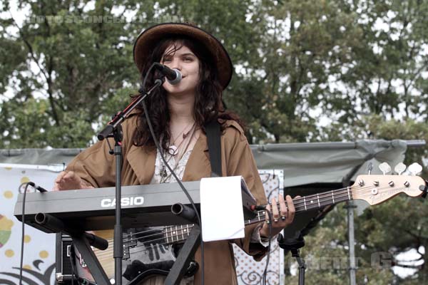 SOKO - 2011-09-11 - PARIS - Parc de Bagatelle - 